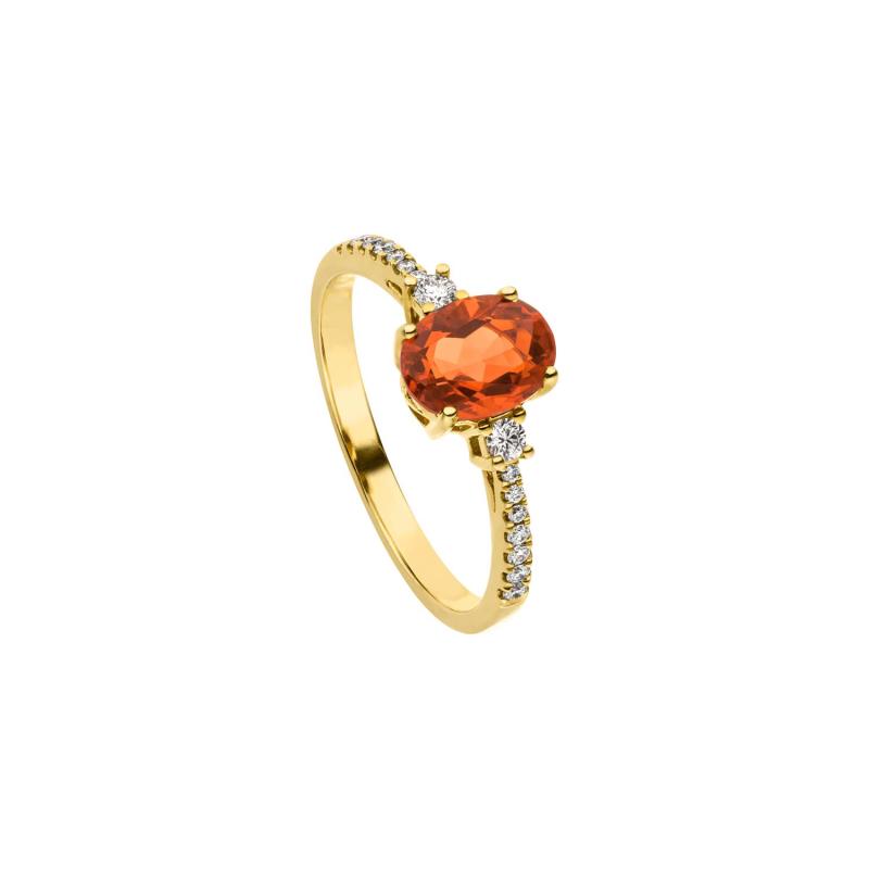 Gelbgoldring mit Feueropal und Brillant